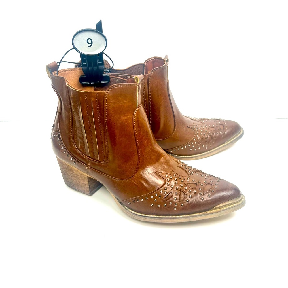 YO KI Womens Modern Brown Studded Cowboy Heel Ankle Bootie Size 9 NEW